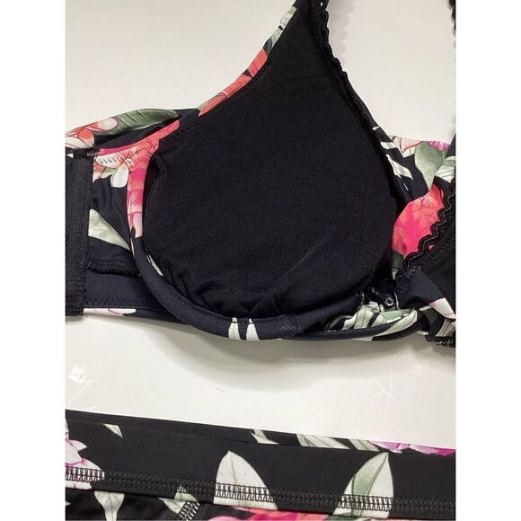 New. Tommy Bahama ginger flower halter bikini. XS-top/S-bottom. Retails $174 - Picture 11 of 12
